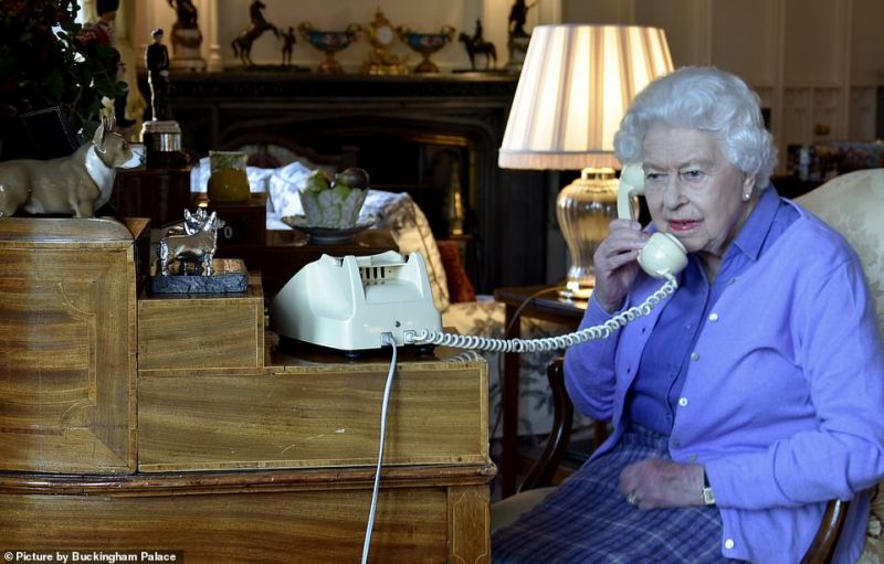 News Photo 1 - U.K. - Otta Nottathil - 5420207queen