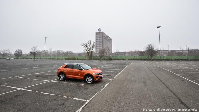 News Photo 1 - Germany - Finance - 10720207car