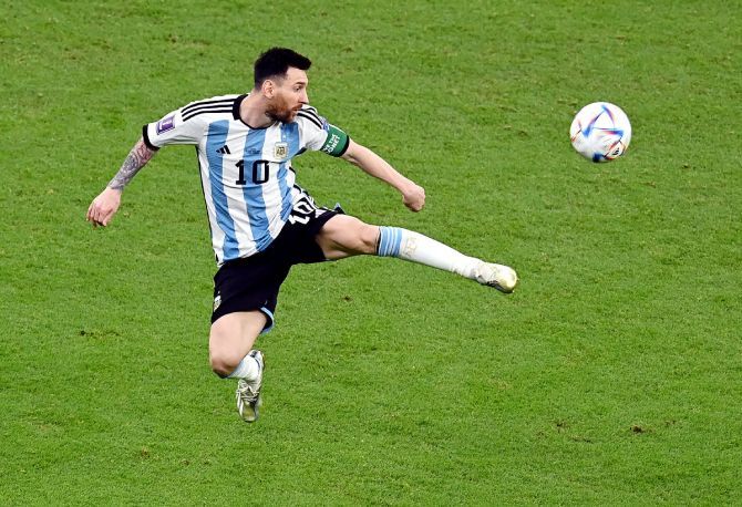 News Photo 1 - Gulf - Sports - 271120228worldcup