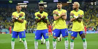 News Photo 1 - Gulf - Sports - 61220225worldcup