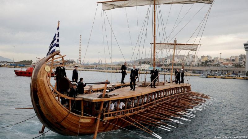 News Photo 1 - Europe - Sports - olympic_torch_sets_sail_to_france