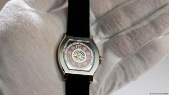 News Photo 2 - Germany - Sports - schumaker_watches_auction