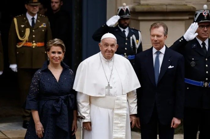 News Photo 1 - Europe - Otta Nottathil - pope_francis_landed_in_luxemberg_sept_26_2024