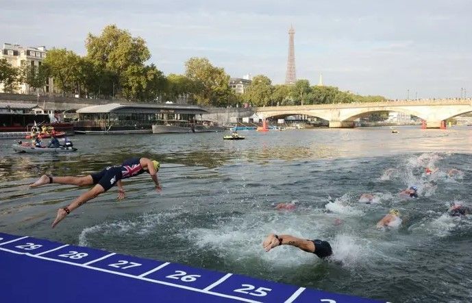 Photo #1 - Europe - Sports - olympics_trial_swimming_seine_river_cancelled